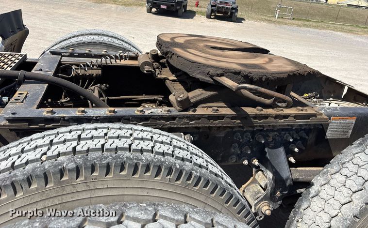 image for item OB9517 2013 Mack CHU613 semi truck