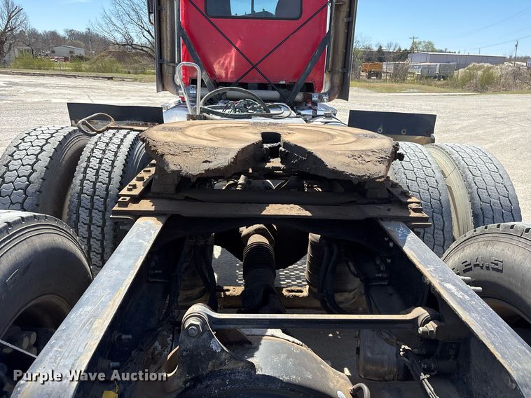 image for item OB9517 2013 Mack CHU613 semi truck