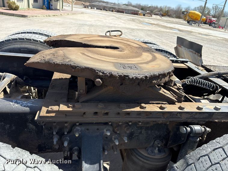 image for item OB9517 2013 Mack CHU613 semi truck