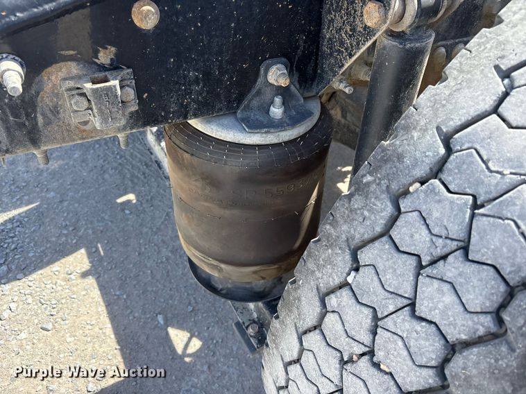 image for item OB9517 2013 Mack CHU613 semi truck