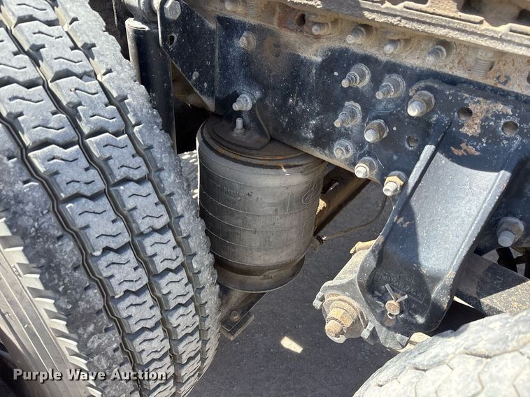 image for item OB9517 2013 Mack CHU613 semi truck