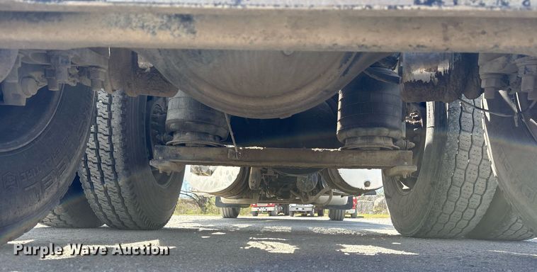 image for item OB9517 2013 Mack CHU613 semi truck