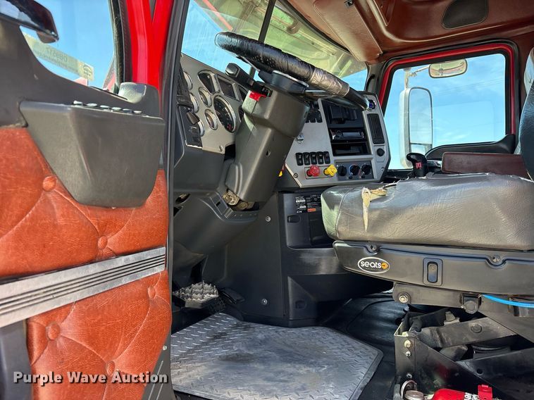 image for item OB9517 2013 Mack CHU613 semi truck