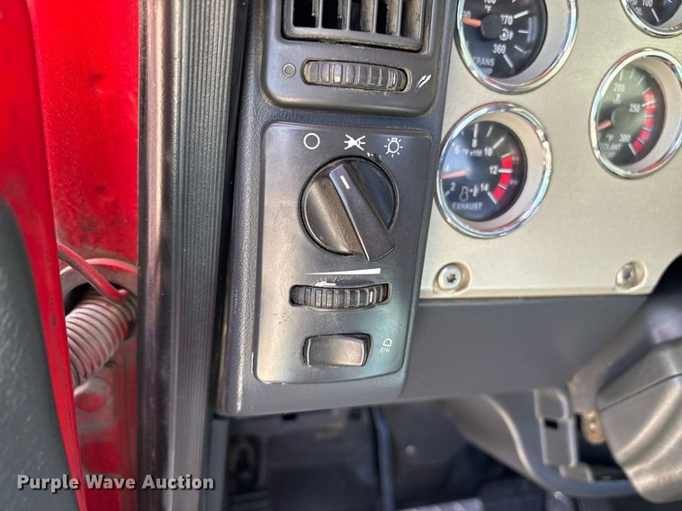 image for item OB9517 2013 Mack CHU613 semi truck