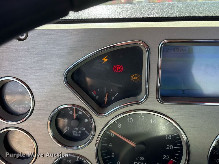 image for item OB9517 2013 Mack CHU613 semi truck