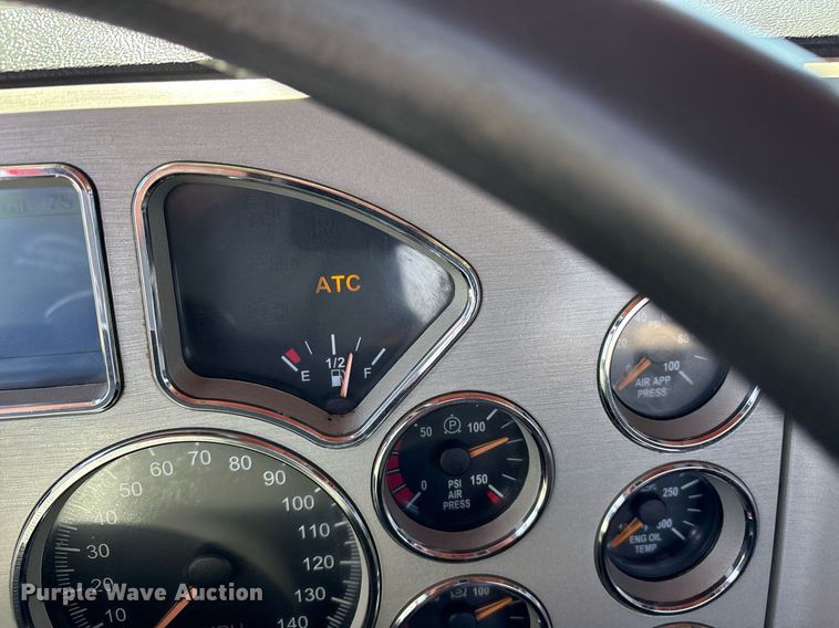 image for item OB9517 2013 Mack CHU613 semi truck