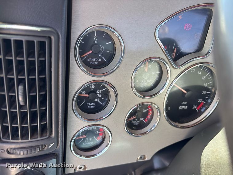 image for item OB9517 2013 Mack CHU613 semi truck