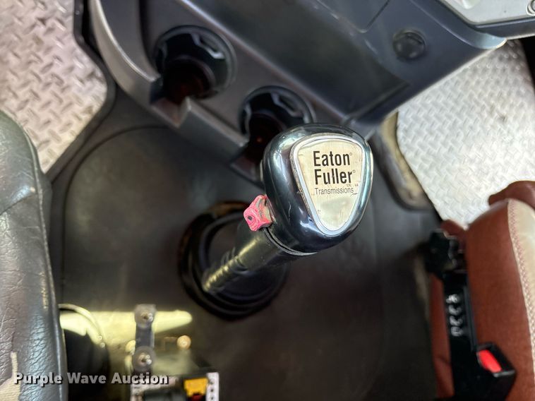 image for item OB9517 2013 Mack CHU613 semi truck