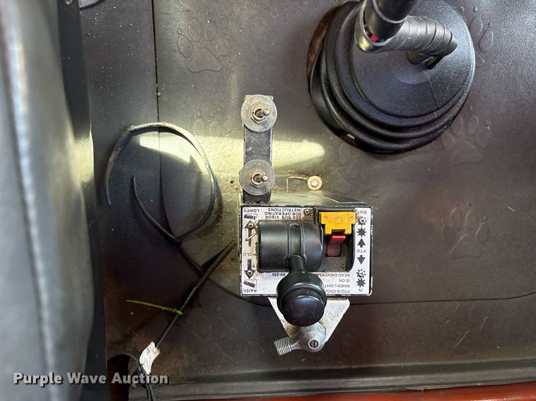 image for item OB9517 2013 Mack CHU613 semi truck