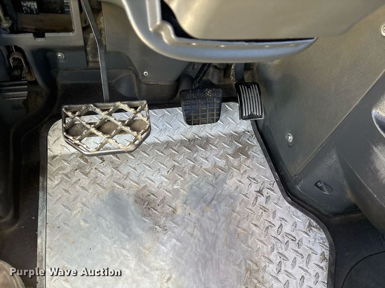 image for item OB9517 2013 Mack CHU613 semi truck