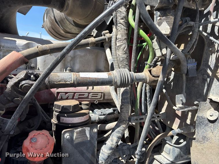 image for item OB9517 2013 Mack CHU613 semi truck