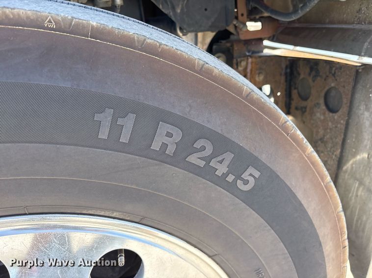 image for item OB9517 2013 Mack CHU613 semi truck