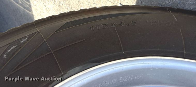 image for item OB9517 2013 Mack CHU613 semi truck