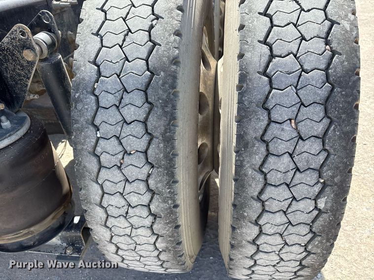 image for item OB9517 2013 Mack CHU613 semi truck