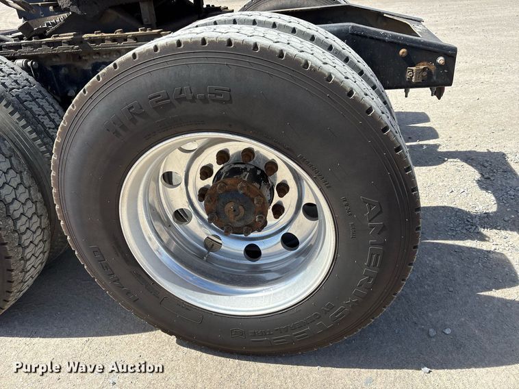 image for item OB9517 2013 Mack CHU613 semi truck