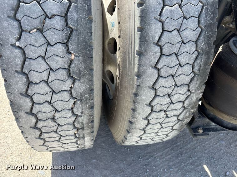 image for item OB9517 2013 Mack CHU613 semi truck