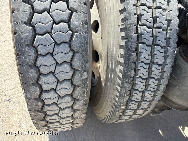 image for item OB9517 2013 Mack CHU613 semi truck