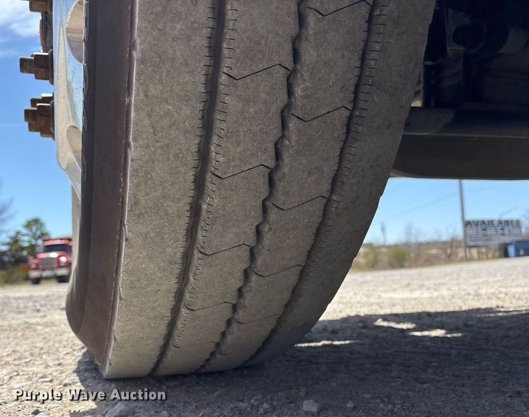 image for item OB9517 2013 Mack CHU613 semi truck