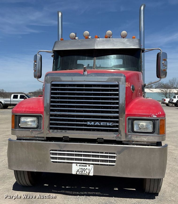 image for item OB9518 2013 Mack CHU613 semi truck