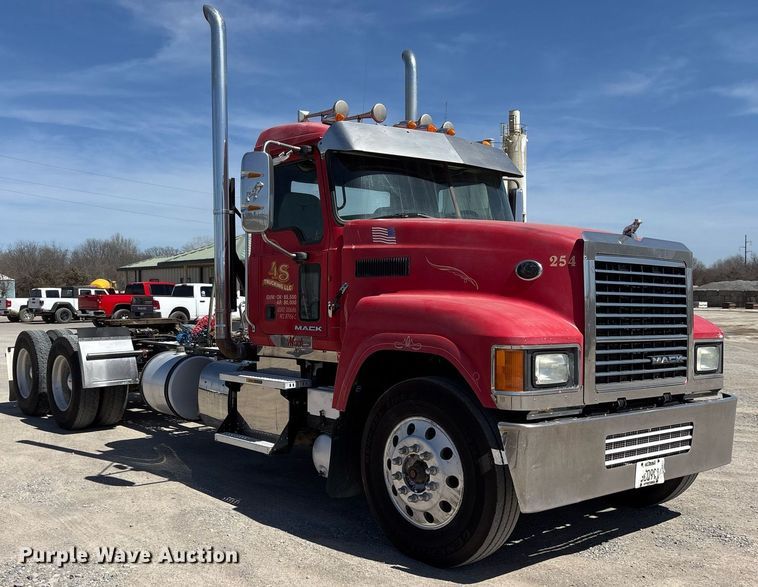 image for item OB9518 2013 Mack CHU613 semi truck