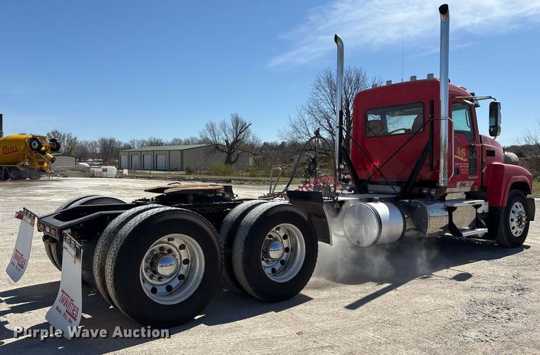 image for item OB9518 2013 Mack CHU613 semi truck