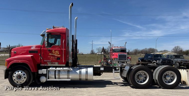 image for item OB9518 2013 Mack CHU613 semi truck