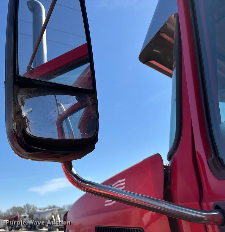 image for item OB9518 2013 Mack CHU613 semi truck