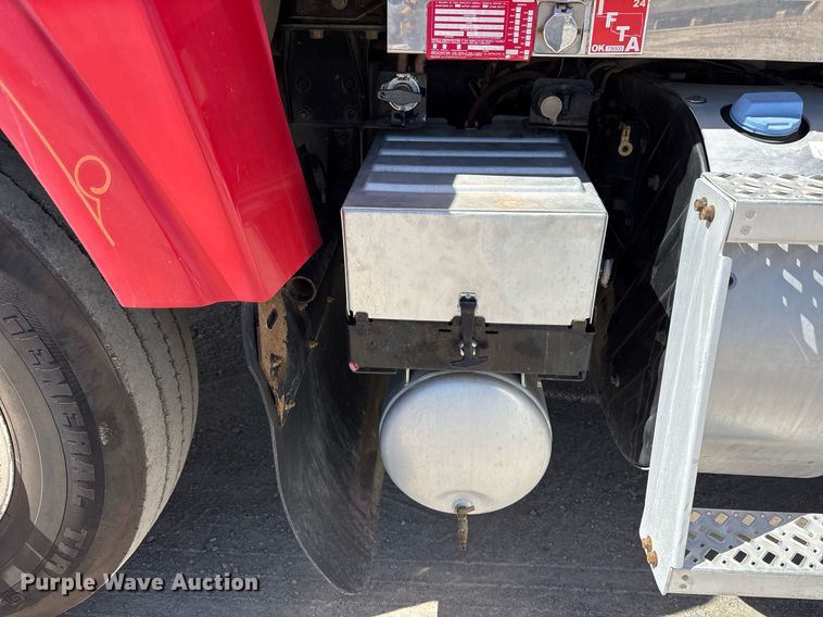 image for item OB9518 2013 Mack CHU613 semi truck