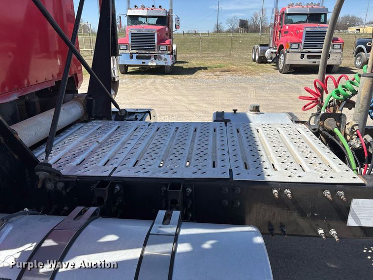 image for item OB9518 2013 Mack CHU613 semi truck