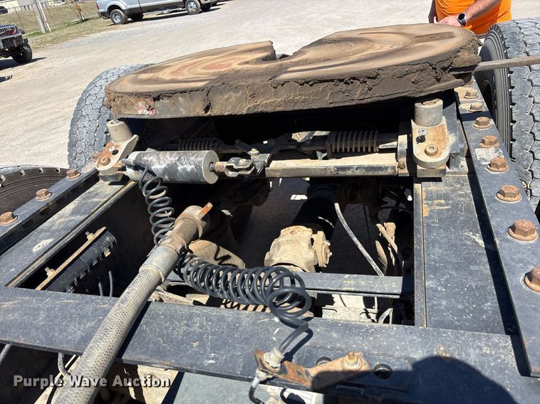 image for item OB9518 2013 Mack CHU613 semi truck