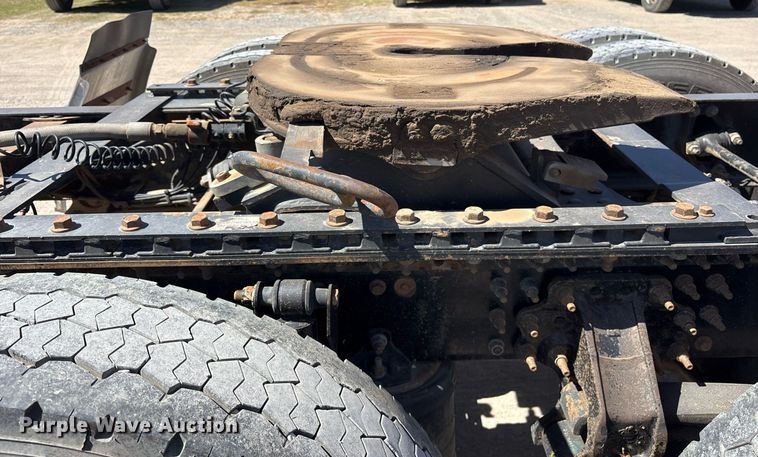 image for item OB9518 2013 Mack CHU613 semi truck