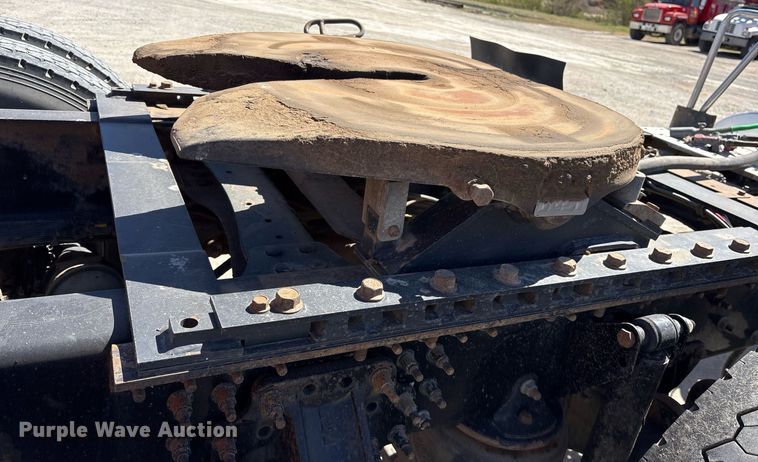 image for item OB9518 2013 Mack CHU613 semi truck