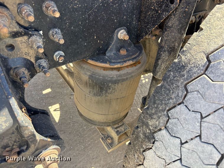 image for item OB9518 2013 Mack CHU613 semi truck