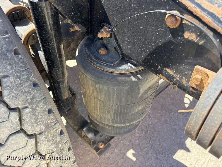 image for item OB9518 2013 Mack CHU613 semi truck