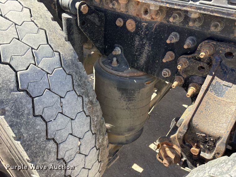 image for item OB9518 2013 Mack CHU613 semi truck