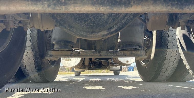 image for item OB9518 2013 Mack CHU613 semi truck