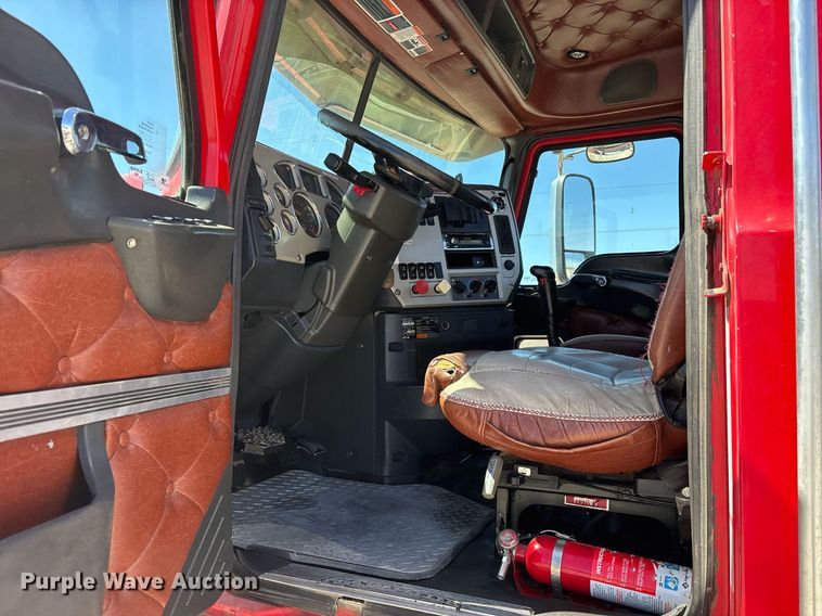 image for item OB9518 2013 Mack CHU613 semi truck