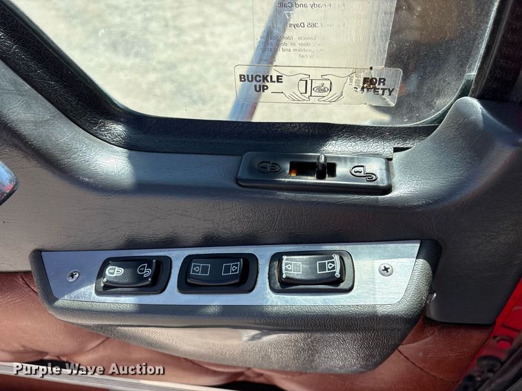 image for item OB9518 2013 Mack CHU613 semi truck