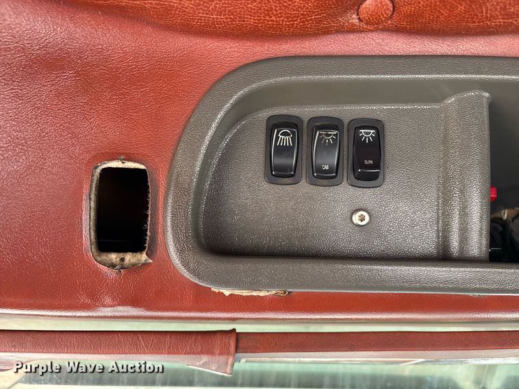 image for item OB9518 2013 Mack CHU613 semi truck