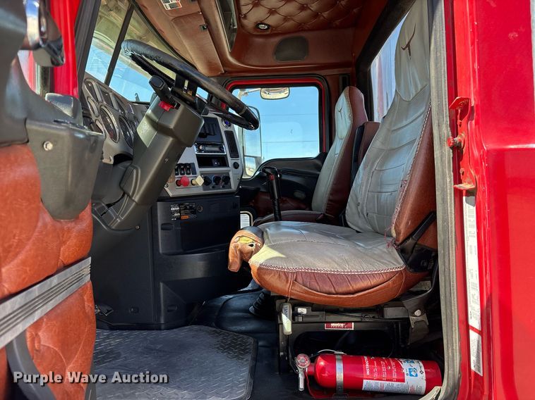 image for item OB9518 2013 Mack CHU613 semi truck