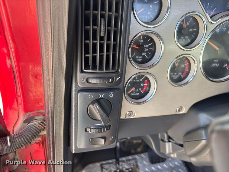 image for item OB9518 2013 Mack CHU613 semi truck