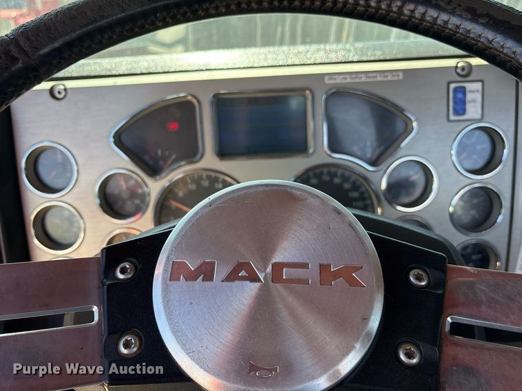 image for item OB9518 2013 Mack CHU613 semi truck