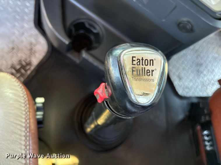 image for item OB9518 2013 Mack CHU613 semi truck