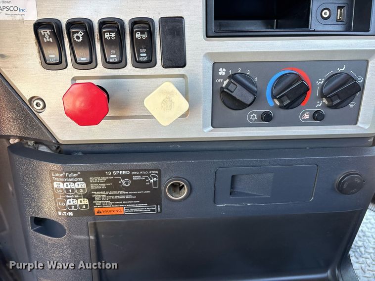 image for item OB9518 2013 Mack CHU613 semi truck