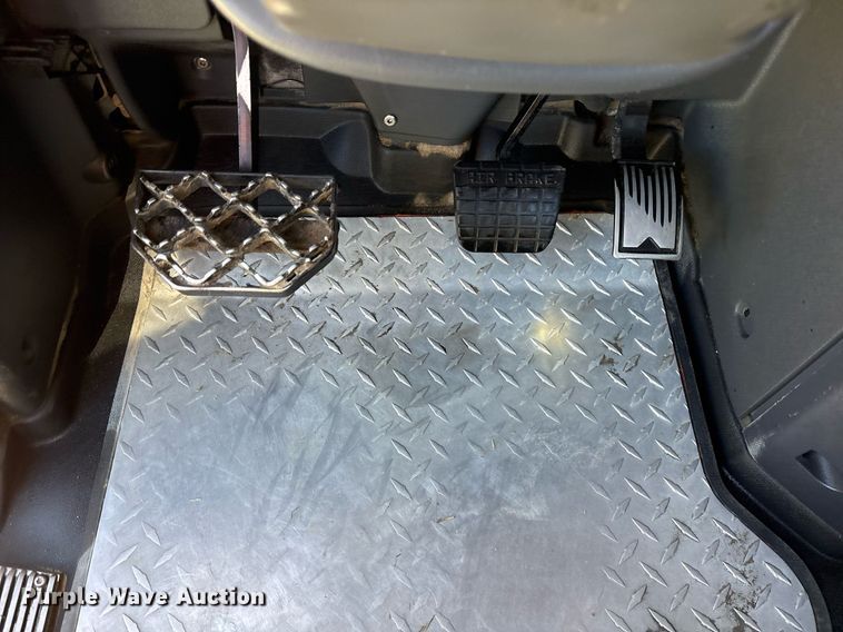 image for item OB9518 2013 Mack CHU613 semi truck