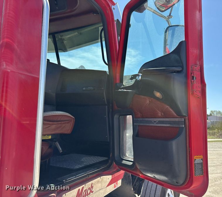 image for item OB9518 2013 Mack CHU613 semi truck