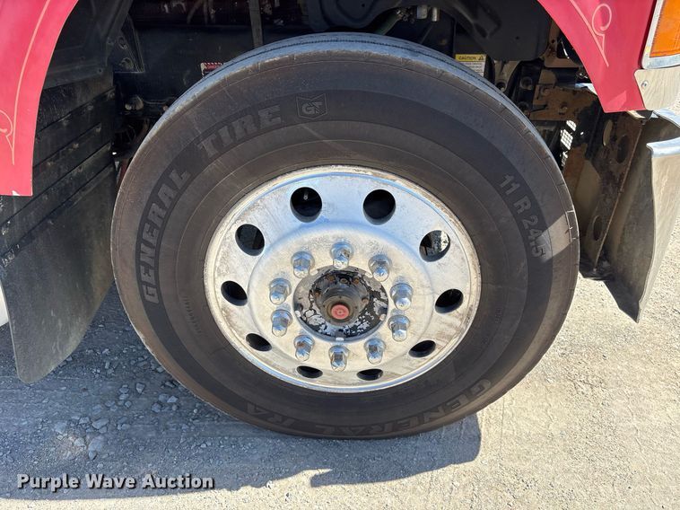 image for item OB9518 2013 Mack CHU613 semi truck