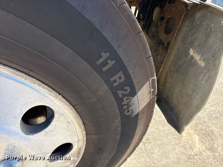 image for item OB9518 2013 Mack CHU613 semi truck