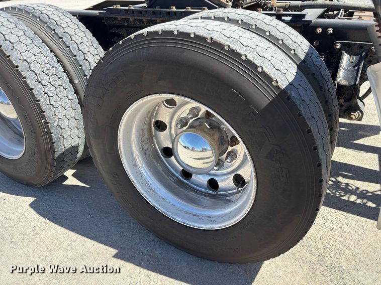 image for item OB9518 2013 Mack CHU613 semi truck