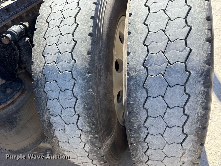 image for item OB9518 2013 Mack CHU613 semi truck